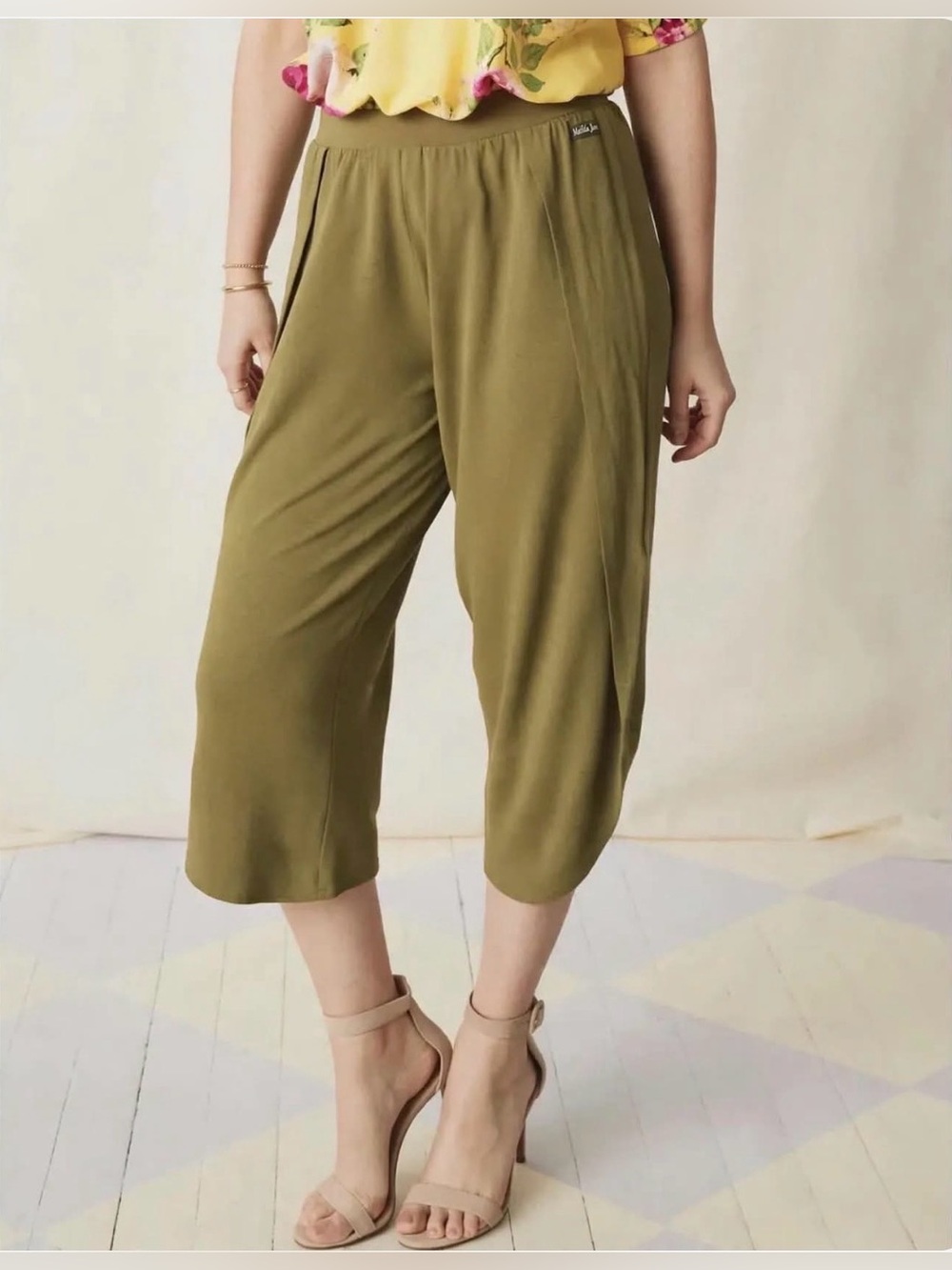 Matilda Jane Sz Small Spring Things Olive Green Knit Envelope Tulip Capri Pants